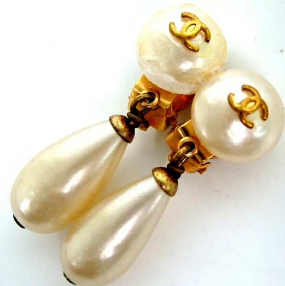 AUTHENTIC CHANEL 93P FAKE PEARLE CC EARRING - Picture 9 of 9